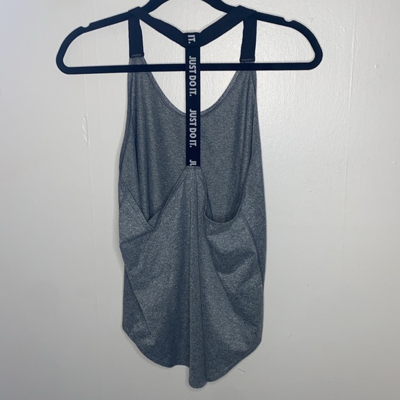 🦋Grey Nike Dri-fit workout top! - Picture 8 of 8